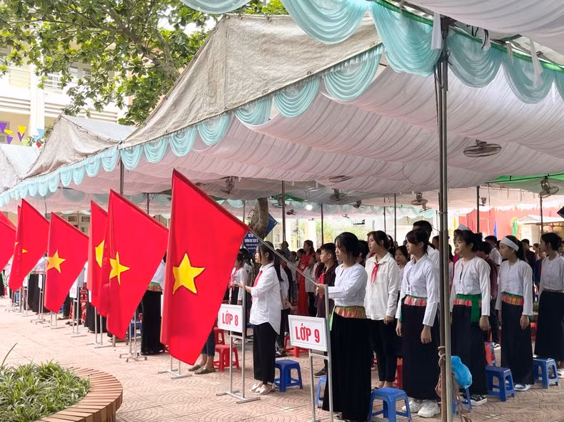 Lễ khai giảng năm học mới được tổ chức trang trọng tại Trường Phổ thông Dân tộc bán trú Tiểu học và Trung học cơ sở Thung Nai, Cao Phong. Lễ khai giảng năm học mới được tổ chức trang trọng tại Trường Phổ thông Dân tộc bán trú Tiểu học và Trung học cơ sở Thung Nai, Cao Phong.
