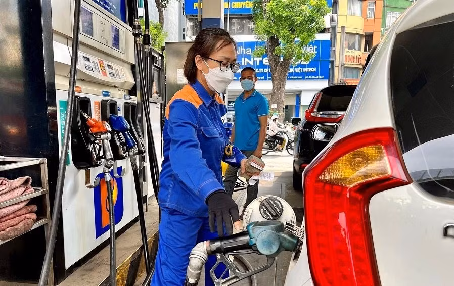 Giá xăng, dầu đồng loạt giảm vào chiều 25/4