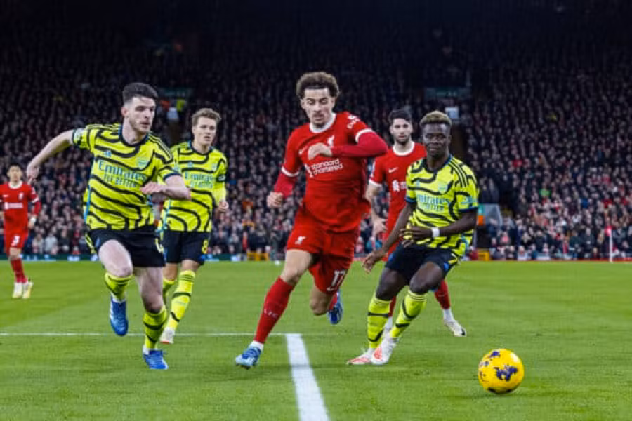 Kết quả trên giúp Arsenal tiếp tục giữ ngôi đầu với 40 điểm, Liverpool xếp thứ hai với 1 điểm ít hơn sau 18 vòng đấu.