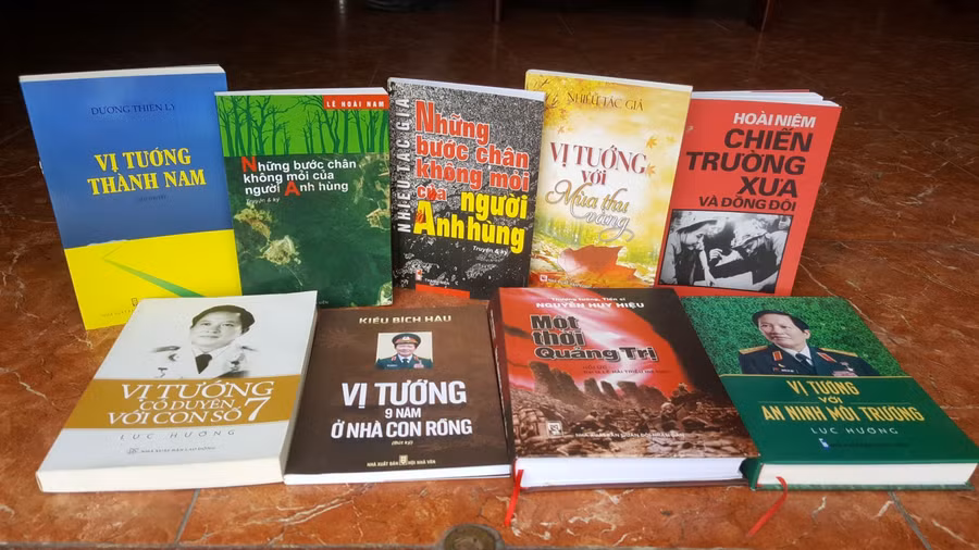 Một số cuốn sách về tướng Nguyễn Huy Hiệu.