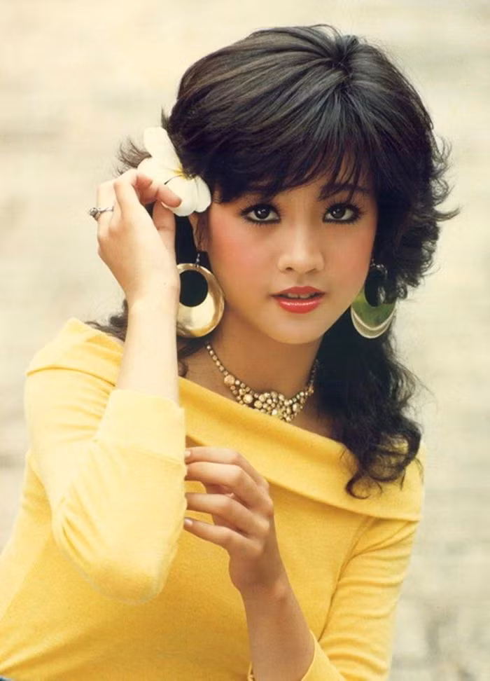 Nhan sắc NSƯT Mỹ Duyên, sinh năm 1972, gây ấn tượng cho khán giả với đôi mắt sáng, hàm răng khểnh rất duyên.