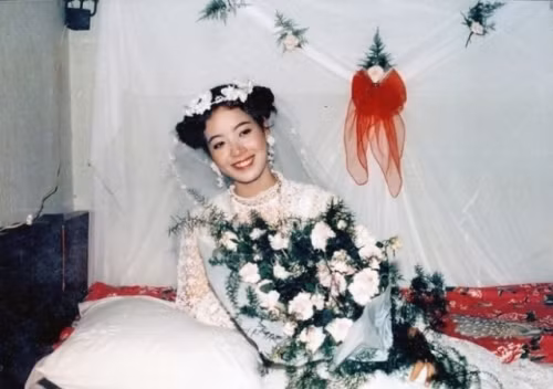 Nghệ sĩ Chiều Xuân, sinh năm 1967, lúc trẻ sở hữu vẻ đẹp ngọt ngào với gương mặt hồn hậu, tròn trịa, khiến bao người say mê.