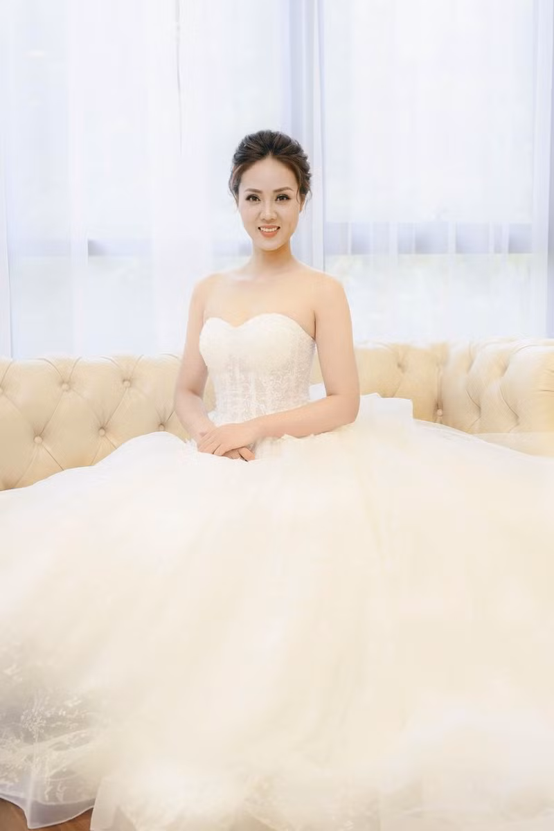 Mới đây, phía đại diện của Công Lý xác nhận, nghệ sĩ "Cô Đẩu" sẽ làm đám cưới với vợ trẻ xinh đẹp kém anh 15 tuổi vào tháng 1/2021.