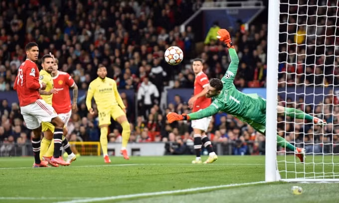 Thủ môn Dea nhiều lần cứu thua cho Man Utd.