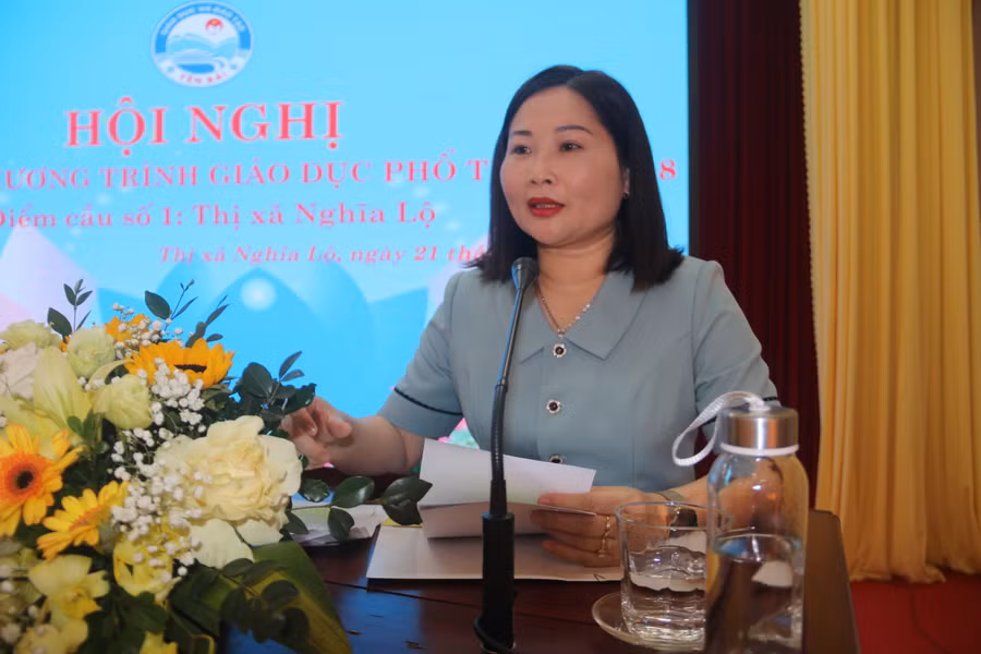 Bà Vũ Thị Hiền Hạnh, Phó Chủ tịch UBND tỉnh Yên Bái phát biểu tại hội nghị.