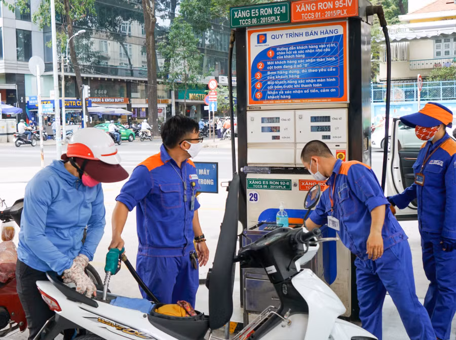Giá xăng tăng hơn 900 đồng/lít từ 15h chiều 25/1.
