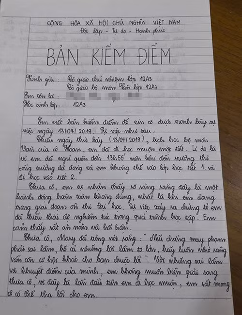 Bản kiểm điểm "gây bão" của nữ sinh chuyên Văn. Bản kiểm điểm "gây bão" của nữ sinh chuyên Văn.