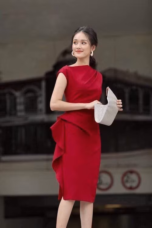 Chiếc váy "nạn nhân" muốn mua có màu đỏ. Chiếc váy "nạn nhân" muốn mua có màu đỏ.