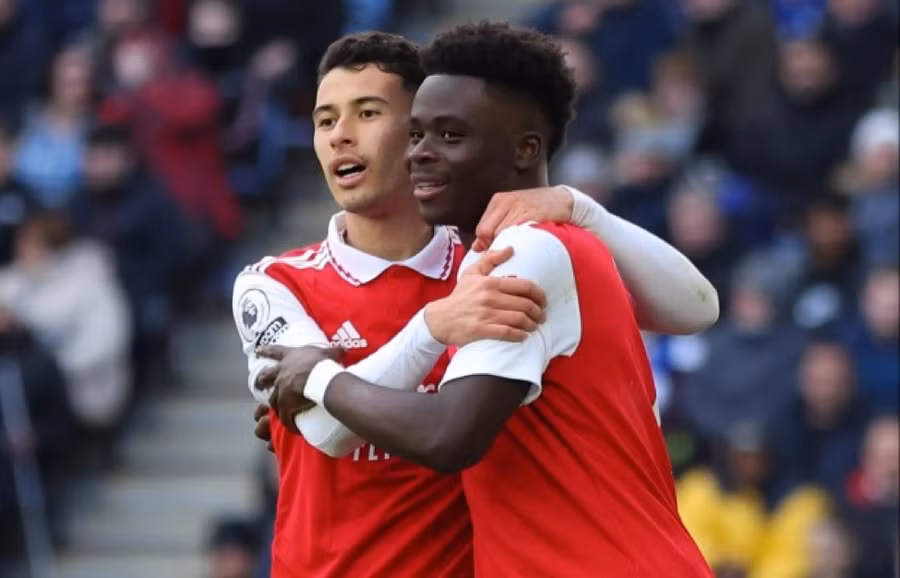 Arsenal vừa đánh bại Leicester 1-0 để giữ ngôi đầu bảng Ngoại hạng Anh. Arsenal vừa đánh bại Leicester 1-0 để giữ ngôi đầu bảng Ngoại hạng Anh.
