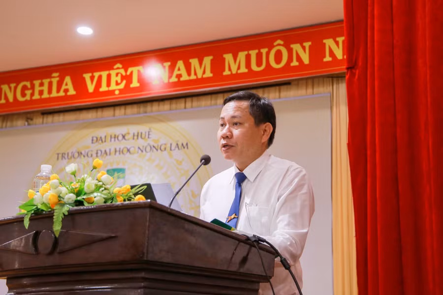 PGS.TS. Trần Thanh Đức – Hiệu trưởng Trường ĐH Nông Lâm, ĐH Huế phát biểu tại hội nghị. PGS.TS. Trần Thanh Đức – Hiệu trưởng Trường ĐH Nông Lâm, ĐH Huế phát biểu tại hội nghị.
