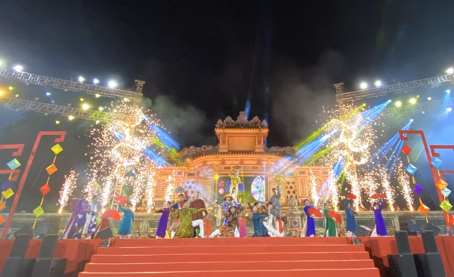 Festival nghề truyền thống Huế 2023 đã diễn ra thành công, tốt đẹp. Festival nghề truyền thống Huế 2023 đã diễn ra thành công, tốt đẹp.