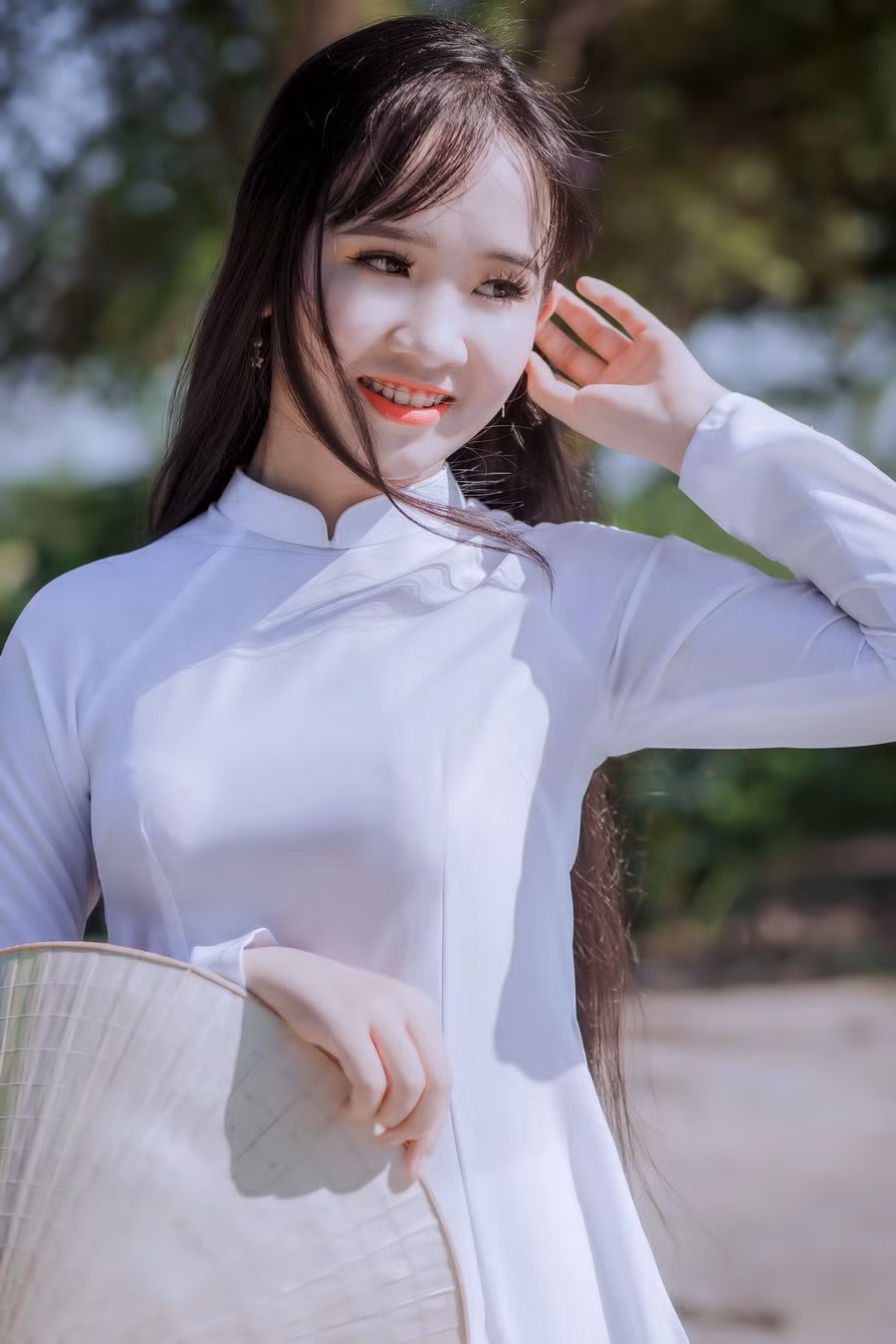 Thần đồng Bolero Kim Chi khoe vẻ đẹp trong veo bên hồ sen quê nhà ảnh 9 Thần đồng Bolero Kim Chi khoe vẻ đẹp trong veo bên hồ sen quê nhà ảnh 9