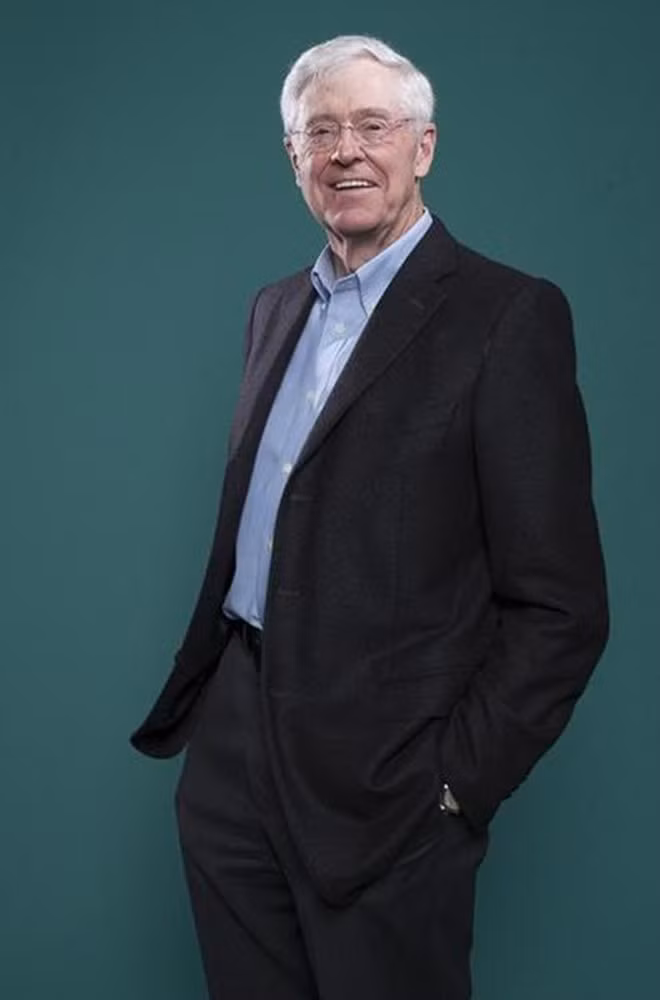 4. Charles Koch Tài sản ròng: 42 tỷ USD Nguồn tài sản: nhiều nguồn, thừa kế và tự phát triển Chức danh: Chủ tịch Kochs Industries, cổ đông các công ty như Flint Group, PetroLogistics 25 tỷ phú giàu nhất nước Mỹ
