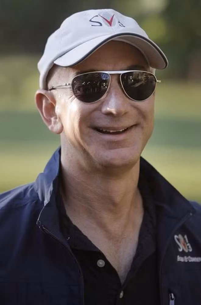 15. Jeff Bezos Tài sản ròng: 30,5 tỷ USD Nguồn tài sản: Amazon.com Chức danh: Nhà sáng lập kiêm CEO Amazon.com 25 tỷ phú giàu nhất nước Mỹ