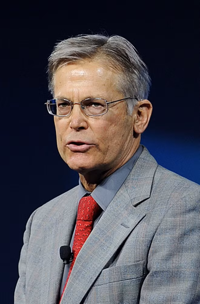 7. Jim Walton Tài sản ròng: 36 tỷ USD Nguồn tài sản: Wal-Mart, thừa kế Chức danh: Cổ đông cá nhân lớn nhất của Wal-Mart, chủ tịch ngân hàng Arvest Bank (của gia đình) 25 tỷ phú giàu nhất nước Mỹ