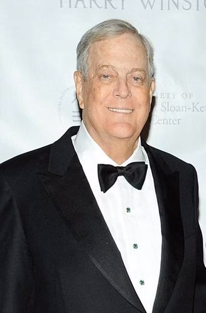 4. David Koch Tài sản ròng: 42 tỷ USD Nguồn tài sản: nhiều nguồn, thừa kế và tự phát triển Chức danh: Sở hữu cổ phiếu điều hành Kochs Industries, cổ đông các công ty như Flint Group, PetroLogistics 25 tỷ phú giàu nhất nước Mỹ
