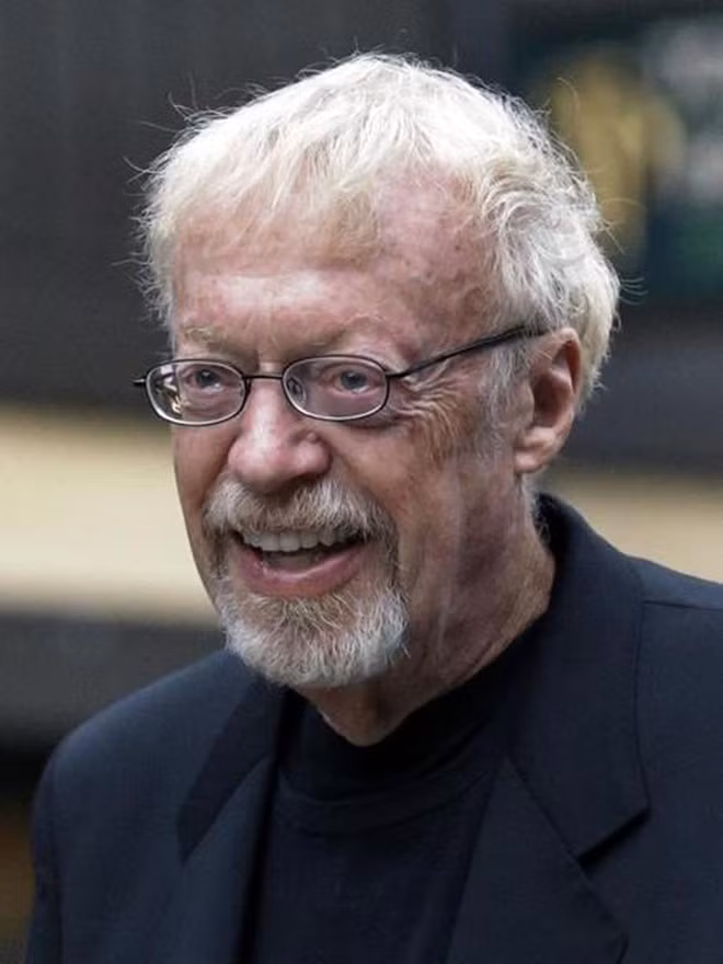23. Phil Knight Tài sản ròng: 19,9 tỷ USD Nguồn tài sản: Nike, tự thân Chức danh: Nhà sáng lập kiêm CEO của Nike 25 tỷ phú giàu nhất nước Mỹ