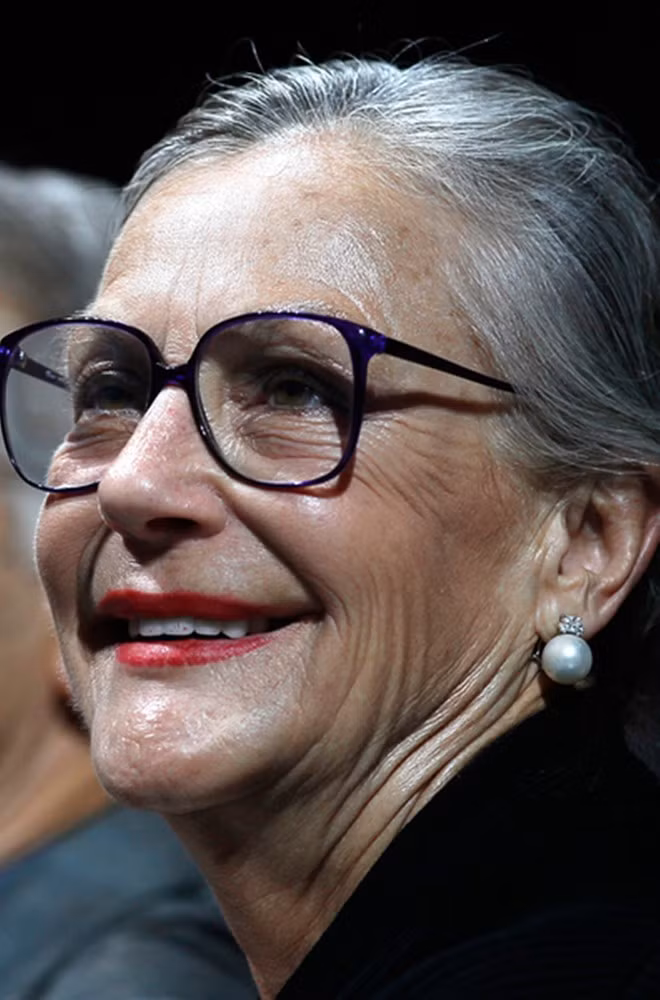 9. Alice Walton Tài sản ròng: 34,9 tỷ USD Nguồn tài sản: Wal-Mart, thừa kế Chức danh: Một trong những người thừa kế chuỗi bán lẻ Wal-Mart 25 tỷ phú giàu nhất nước Mỹ