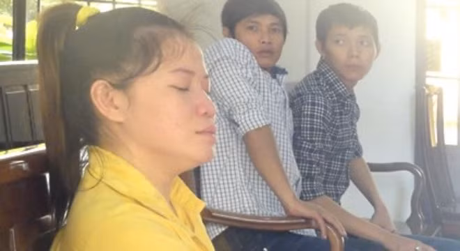 Giọt nước mắt muộn màng của bà mẹ 9x tưới xăng thiêu con gái