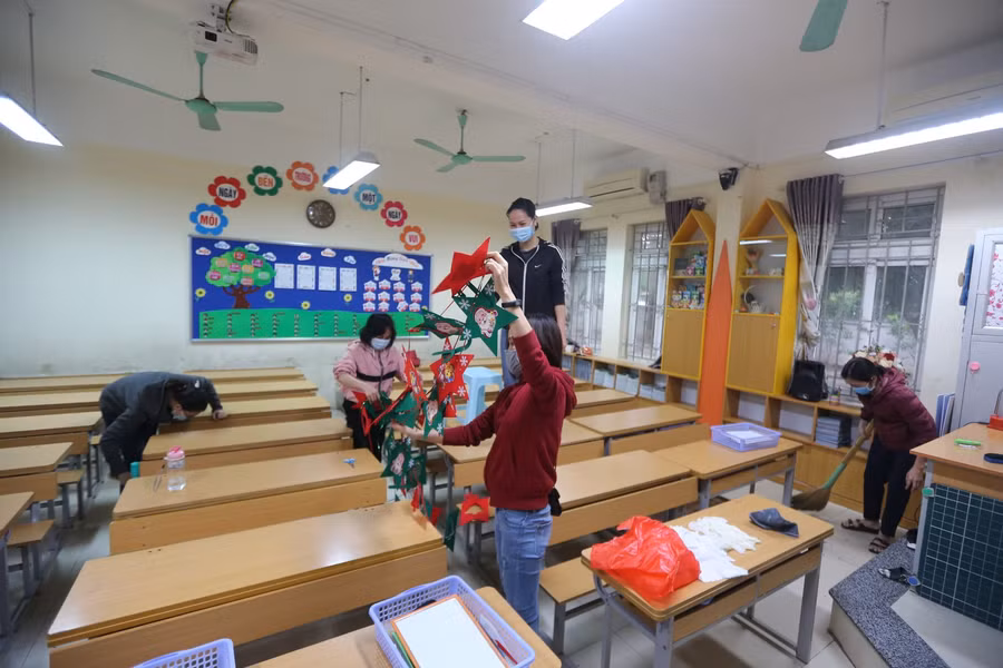Công tác vệ sinh được tiến hành thường xuyên ở các trường học. Ảnh minh họa: Thế Đại. Công tác vệ sinh được tiến hành thường xuyên ở các trường học. Ảnh minh họa: Thế Đại.
