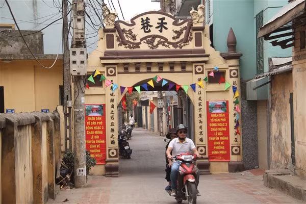 Làng Kẻ Vẽ, tức Đông Ngạc ngày nay nổi tiếng khoa bảng.