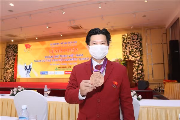 Quốc Toàn nhận HCĐ tại Lễ xuất quân tham dự Olympic 2020 của đoàn Thể thao Việt Nam.