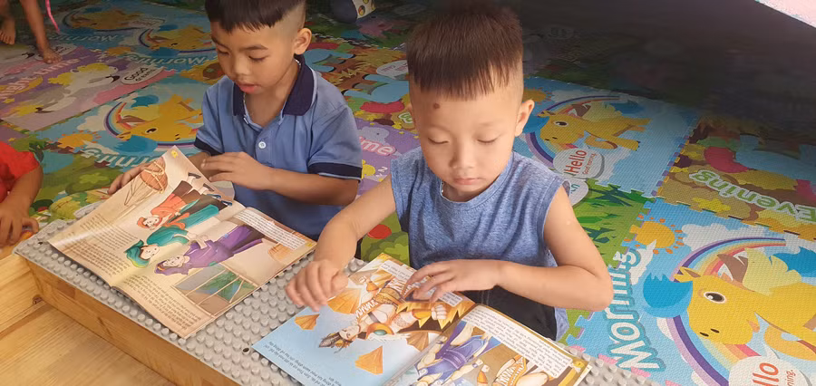 Bạn đọc nông thôn chỉ còn các em học sinh phổ thông (trong ảnh: Học sinh Trường Mầm non Xá Lượng, huyện Tương Dương, Nghệ An). Ảnh: NTCC.