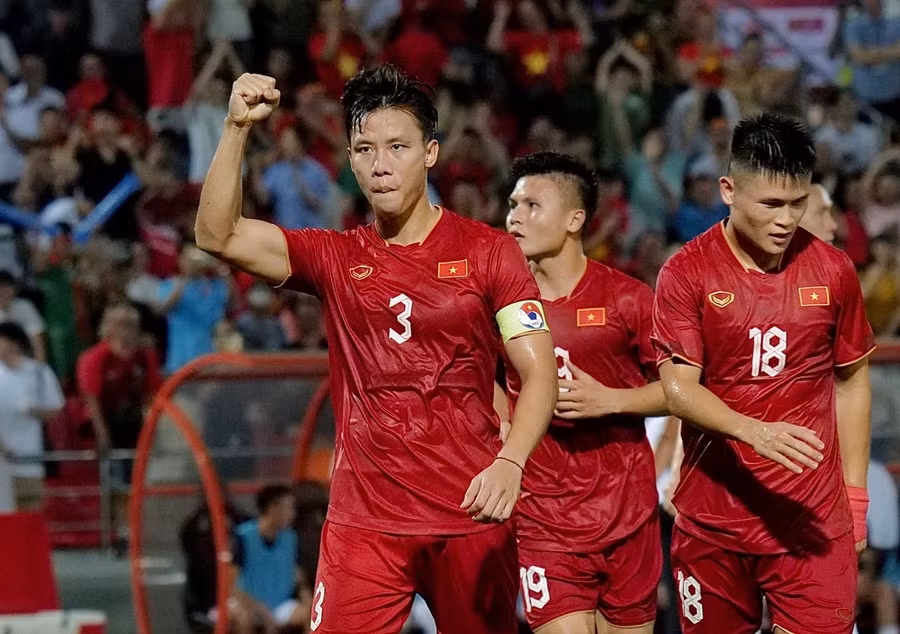 Quế Ngọc Hải mừng bàn thắng duy nhất trận đấu. Quế Ngọc Hải mừng bàn thắng duy nhất trận đấu.