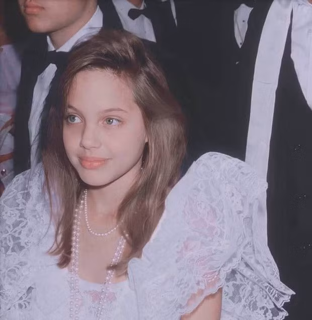 Ve dep nhu bup be cua Angelina Jolie nam 11 tuoi hinh anh 3 