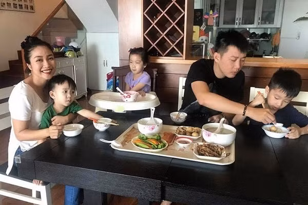 Cuộc sống của những mỹ nữ từng dc Trấn Thành, Trường Giang yêu đơn phương giờ ra sao?