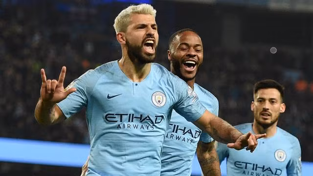 Sergio Aguero trở thành cầu thủ ghi nhiều bàn thắng nhất lịch sử Man City với 260 sau 390 trận (từ mùa giải 2011-2021). Tiền đạo người Argentina vừa giải nghệ do vấn đề tim mạch khi đang chơi cho Barcelona.