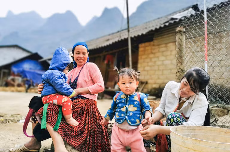 Cuộc sống người dân vùng cao còn nhiều thiếu thốn.