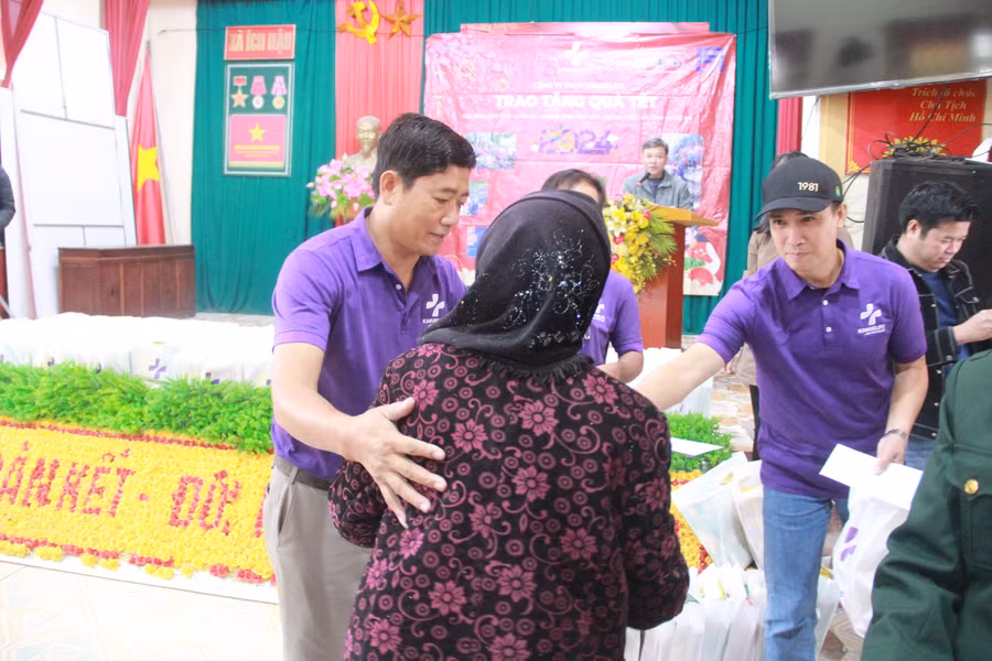 Những món quà là nguồn động lực lớn giúp các hộ nghèo vui xuân đón Tết, vươn lên trong cuộc sống.