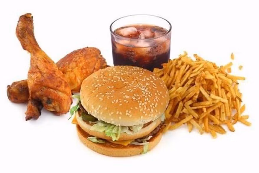 Người bệnh cần tránh các thực phẩm chế biến sẵn.