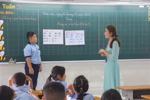 Học sinh lớp 1 Trường Tiểu học Phong Phú 2, huyện Bình Chánh trong giờ học môn Toán. Ảnh minh họa: P.Nga