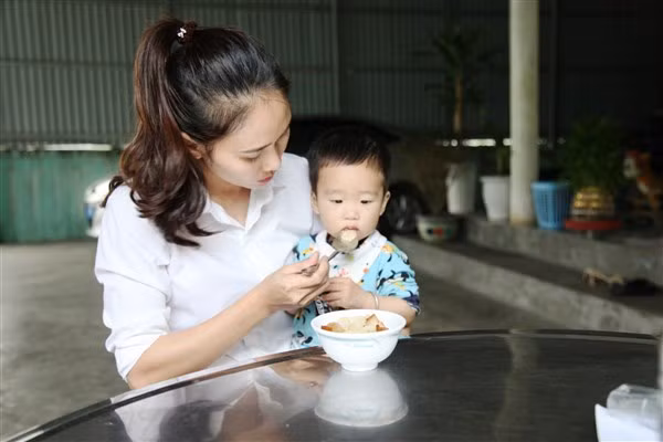 Dù công việc bận rộn nhưng thời gian chị luôn bố trí phù hợp dành cho gia đình, chăm sóc con cái.