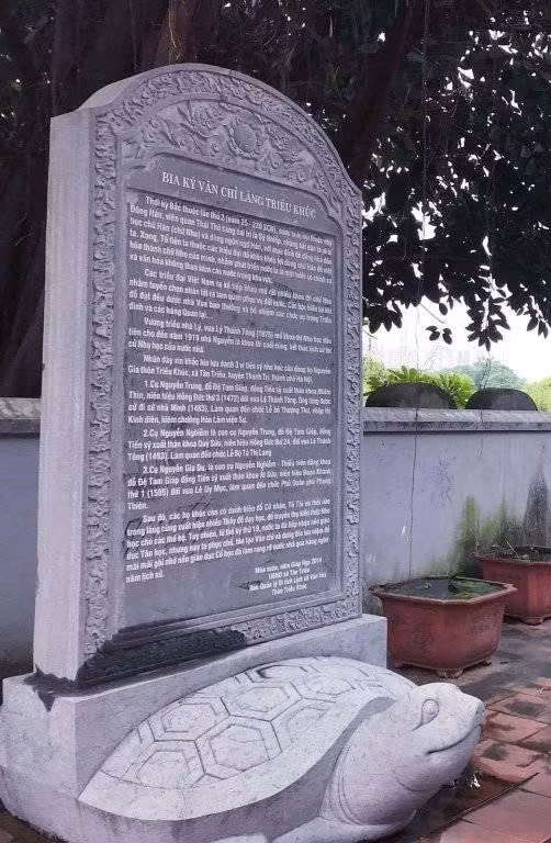Bia ghi danh ba vị Tiến sĩ dòng họ Nguyễn Gia tại Văn chỉ làng Triều Khúc.