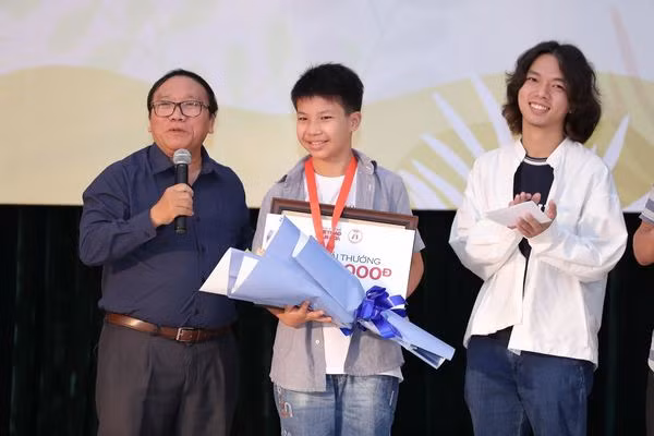 Cao Khải An – tác giả 12 tuổi được trao giải Khát vọng Dế Mèn năm 2020.