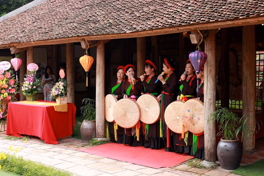 Văn nghệ chào mừng triển lãm
