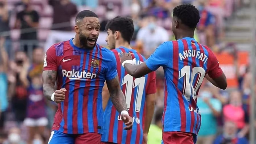 Depay và Fati trong chiến thắng 3-0 của Barcelona trước Levante