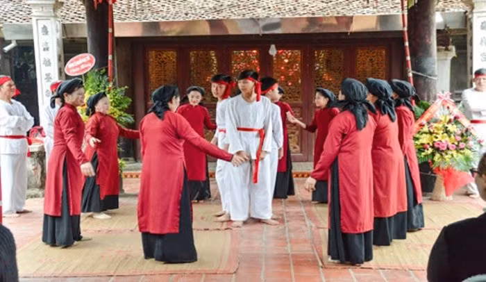 Trình diễn hát xoan ở Phú Thọ. Ảnh: ITN.