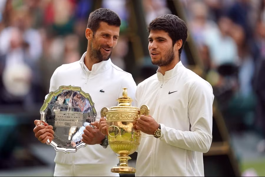 Carlos Alcaraz (bên phải) vô địch Wimbledon 2023. Ảnh: ITN.