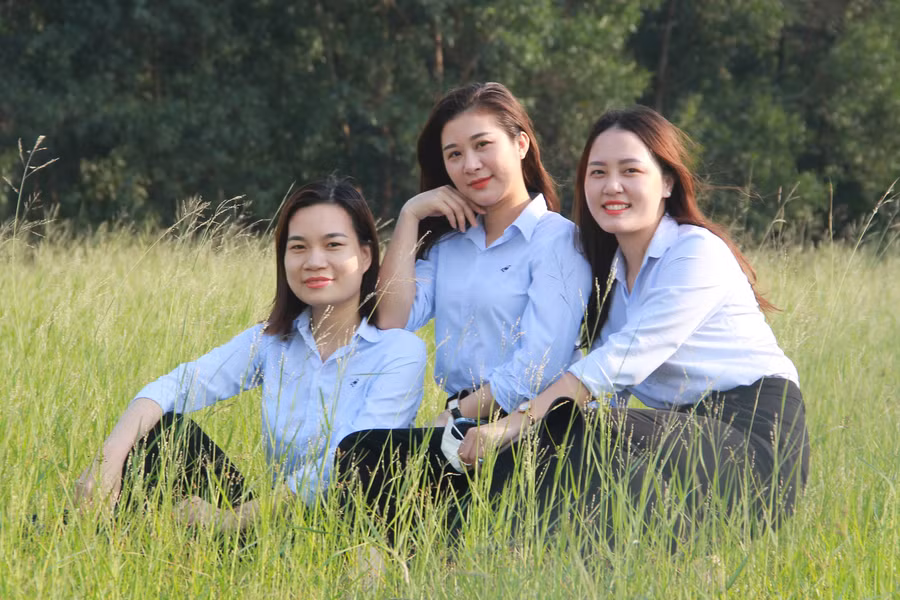 Đối với các chị em tại FHS, công việc chủ yếu là nhân viên văn phòng. Đối với các chị em tại FHS, công việc chủ yếu là nhân viên văn phòng.