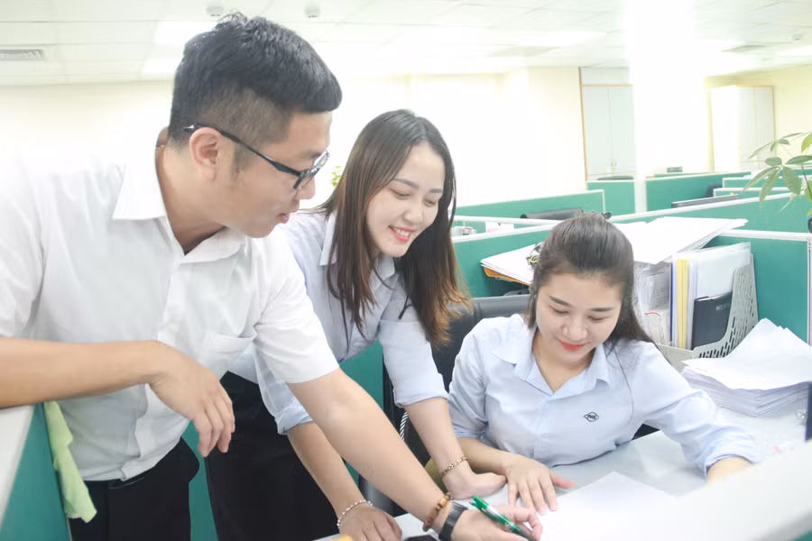 Khi nói đến việc làm tại Công ty TNHH Gang thép Hưng Nghiệp Formosa Hà Tĩnh (FHS) hẳn nhiều người sẽ suy nghĩ đây là một môi trường cần sự rắn rỏi với những công việc nặng nhọc, máy móc, bụi bặm. Khi nói đến việc làm tại Công ty TNHH Gang thép Hưng Nghiệp Formosa Hà Tĩnh (FHS) hẳn nhiều người sẽ suy nghĩ đây là một môi trường cần sự rắn rỏi với những công việc nặng nhọc, máy móc, bụi bặm.