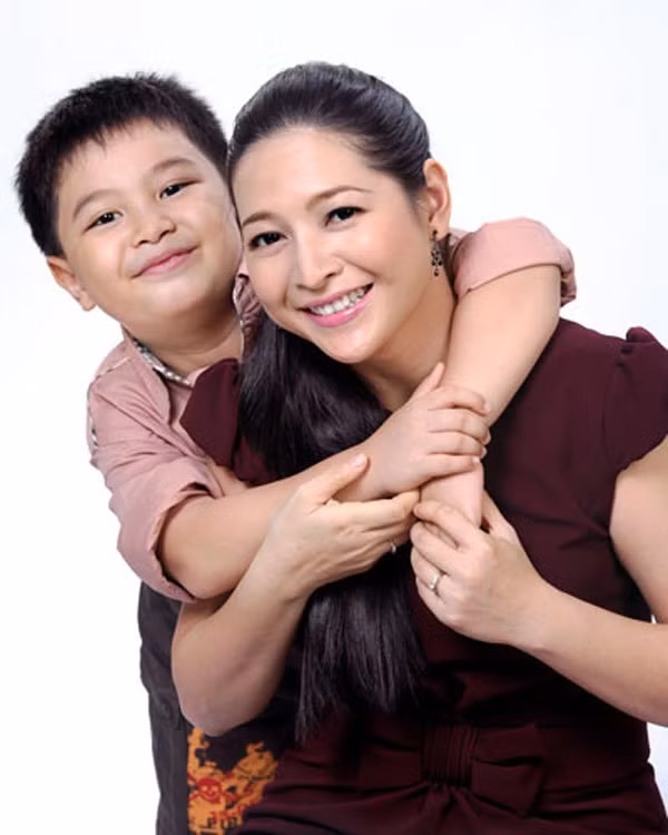 Ngoài Thay lời muốn nói, Quỳnh Hương tạo ấn tượng trong chương trình Lời trái tim muốn nói, Đời vẫn đẹp sao... Chị là người khởi xướng cuộc thi Tiếng hát mãi xanh dành cho giới trung niên và mới nhất là chương trình Vợ chồng cùng hát - sân chơi cho những cặp vợ chồng yêu thích ca hát. Ngoài Thay lời muốn nói, Quỳnh Hương tạo ấn tượng trong chương trình Lời trái tim muốn nói, là người khởi xướng cuộc thi Tiếng hát mãi xanh dành cho giới trung niên và mới nhất là chương trình Vợ chồng cùng hát - sân chơi cho những cặp vợ chồng yêu thích ca hát.