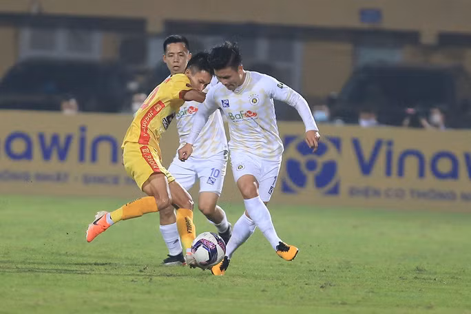 Huấn luyện viên Chun Jae-ho đánh giá Quang Hải không thua kém cầu thủ Hàn Quốc.
