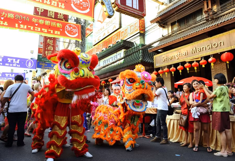 Múa lân tại khu phố Tàu ở Bangkok, Thái Lan. Múa lân tại khu phố Tàu ở Bangkok, Thái Lan.
