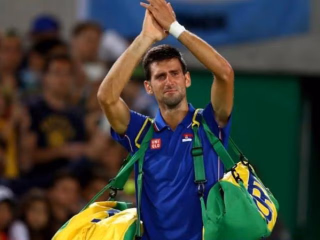 Djokovic khóc sau khi thua ngay từ vòng 1 Olympic Rio 2016. Djokovic khóc sau khi thua ngay từ vòng 1 Olympic Rio 2016.