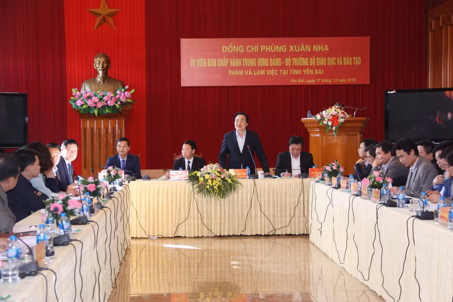 Bộ trưởng Phùng Xuân Nhạ cùng đoàn công tác làm việc với tỉnh Yên Bái