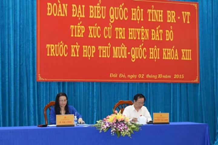 Giám đốc Sở viết đơn xin nghỉ việc vì bị điều chuyển công tác